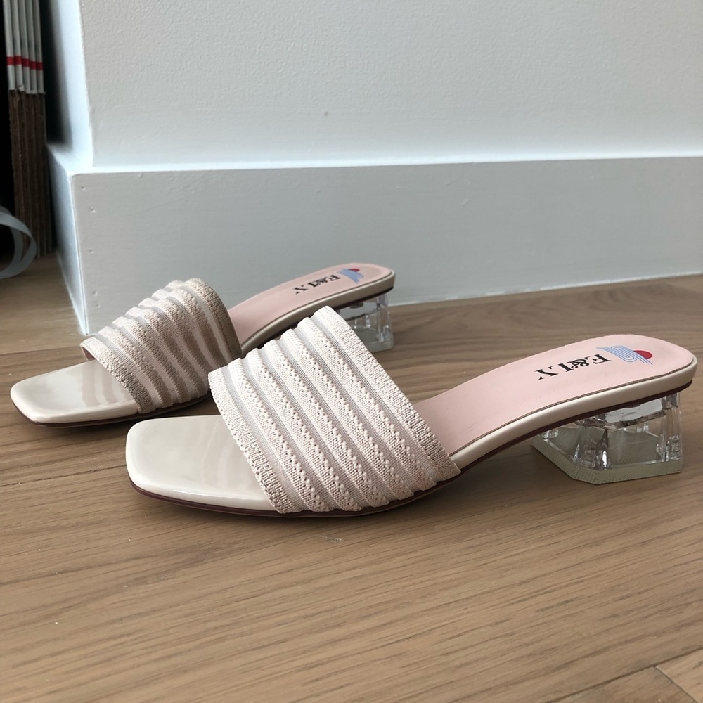 Light pink blush slip on sandals clear block heels size 6 cute vintage